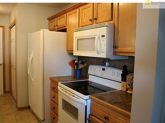 All kitchen appliances stay.