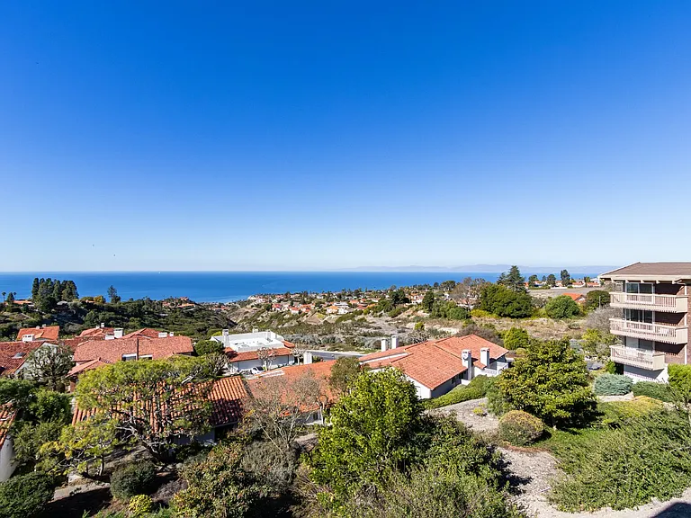 6542 Ocean Crest Dr #C204 — Photo 15
