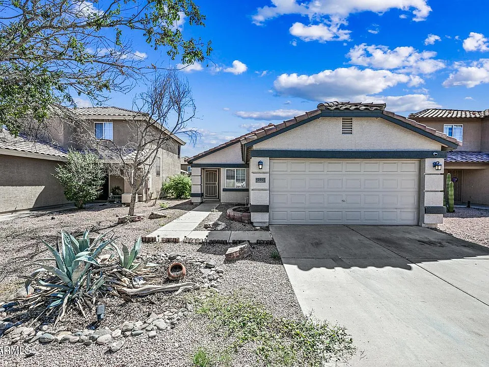 12021 W Columbine Dr