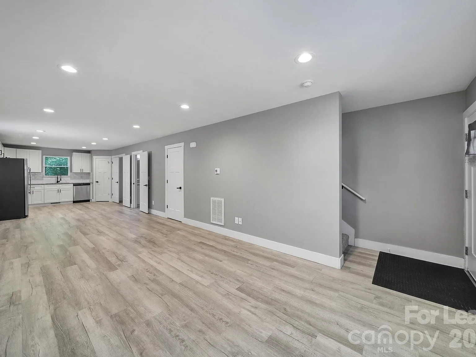 3 bed, 2.5 bath, 1322 sqft, $1,650 — Photo 4