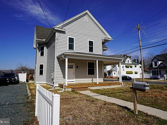 2nd image of 111 E Jewell St