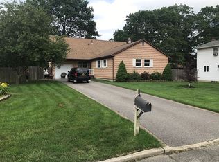 133 Philip St, Holbrook, NY 11741