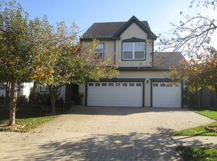 437 Haywood Dr, Round Lake, IL 60073