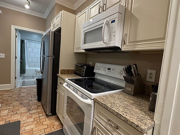 4th image of 900 Taylor St APT 111