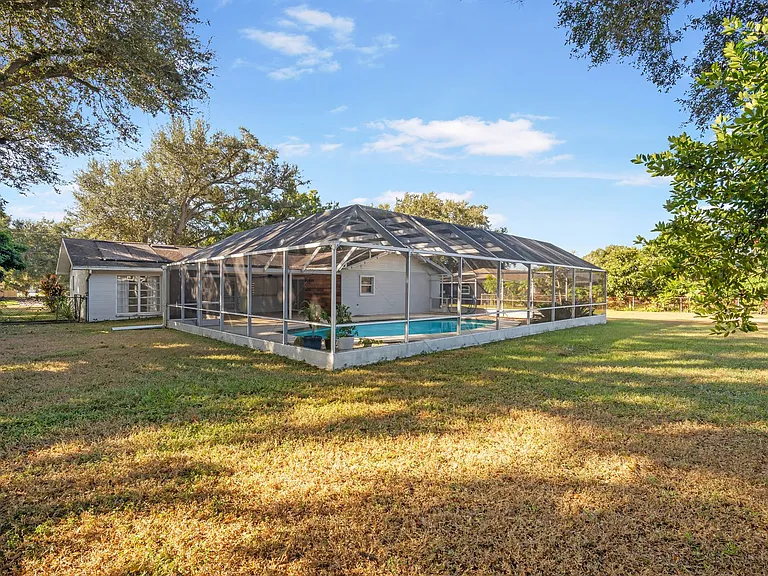 608 Overhill Dr — Photo 23