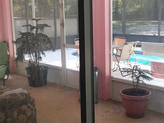 LKN TO POOL THRU LANAI