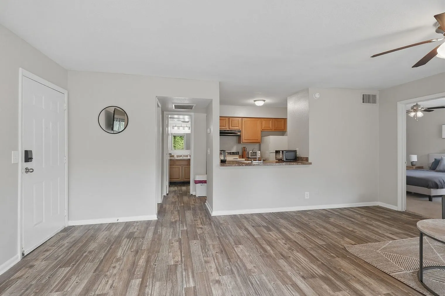 2 bed, 2.0 bath, 10301 sqft, $2,395 — Photo 4