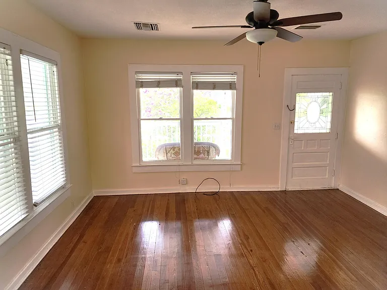 1001 N Ferncreek Ave — Photo 3