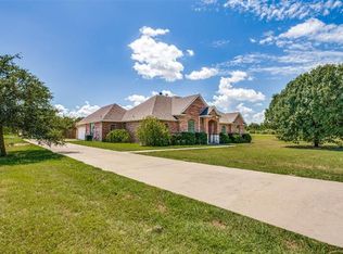 100 Tusk Ct, Weatherford, TX 76085