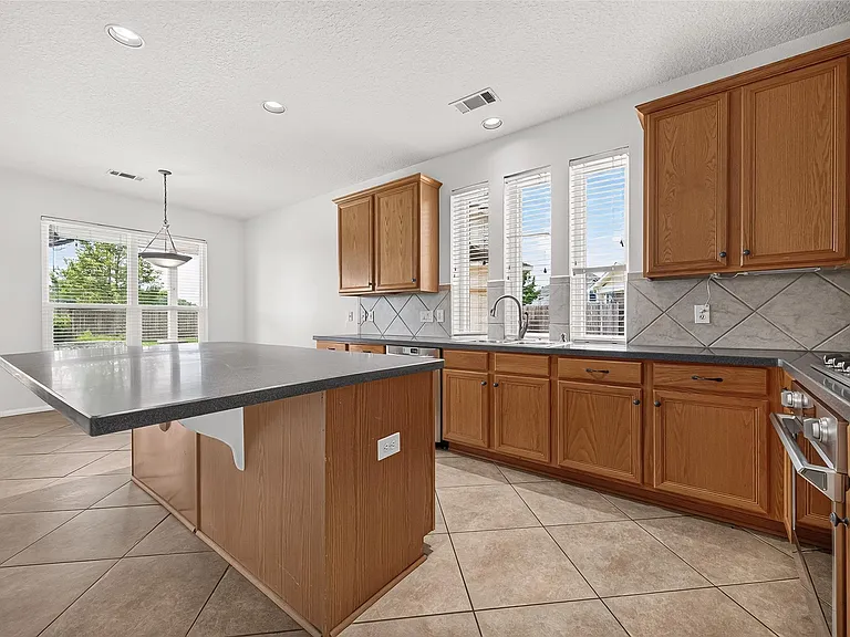 1415 Kennewick Ct — Photo 16