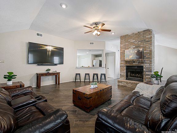 5th image of 10970 LAKE PATH DR