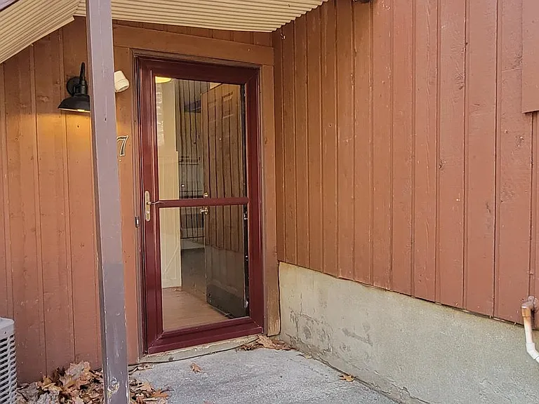 8 Steamboat Dr #7 — Photo 1