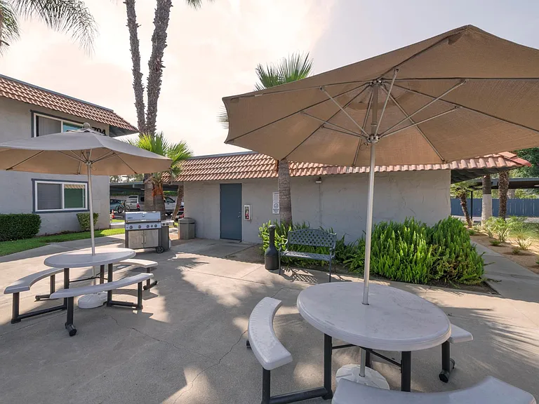 Villa Hermosa Apartments — Photo 9