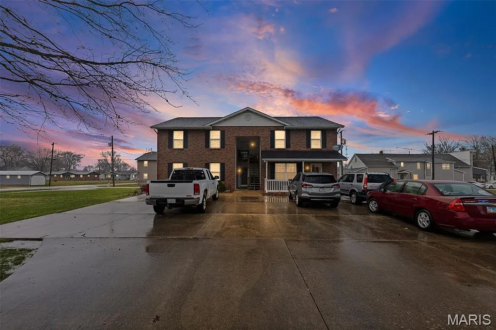 51 W Logan St photo 1