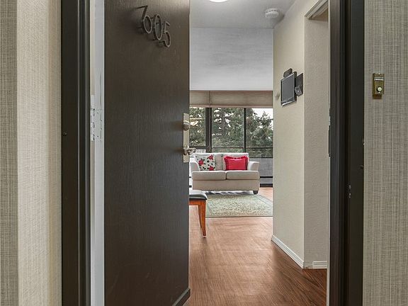 4th image of 1910 Evergreen Park Dr SW APT 605