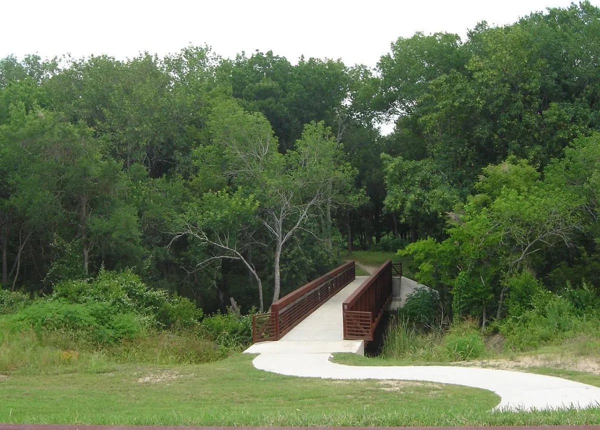 4 bed, 2060 sqft, $2,150 — Photo 3