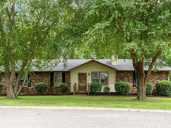 3rd image of 144 Creekwood Ln