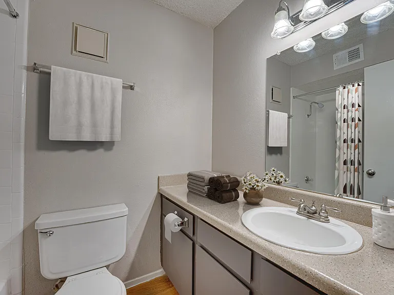 Indian Creek Apartments — Photo 64