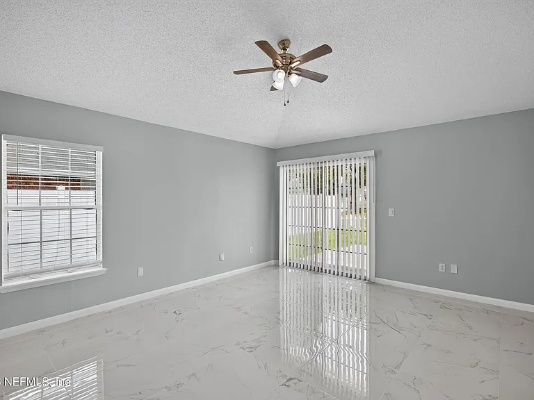 490 Hillside Dr — Photo 11