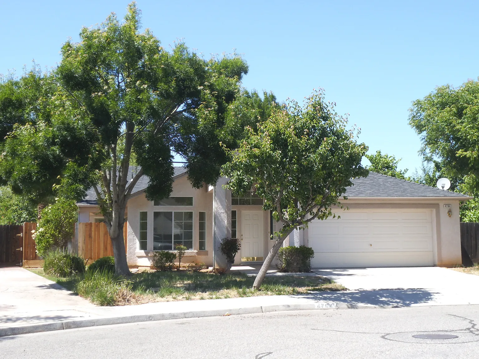 4764 W Menlo Ave photo 1