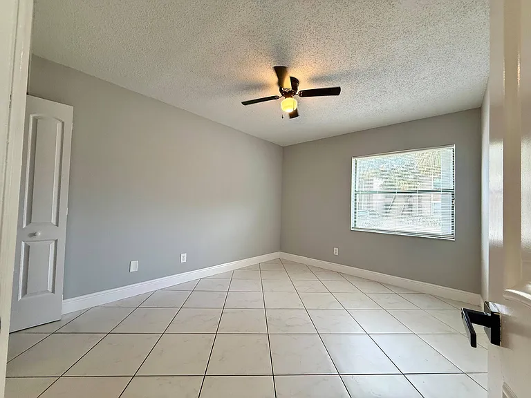 9633 Riverside Dr #E2 — Photo 9