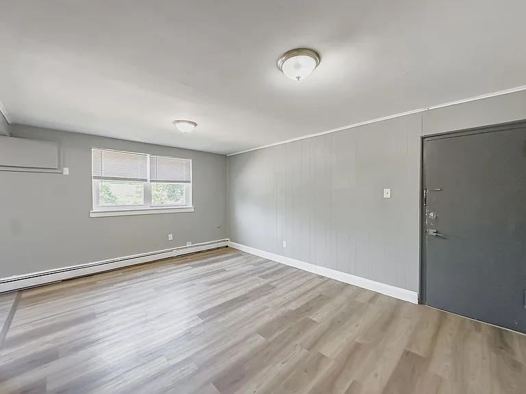 Green Park Apartments — Photo 11