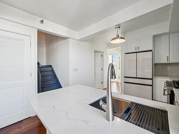 300 Communipaw Avenue image 12 of 43