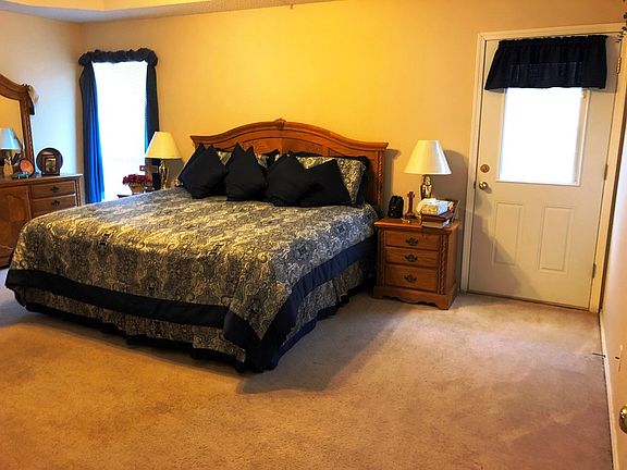 3rd image of 4546 Southern Oak Ln