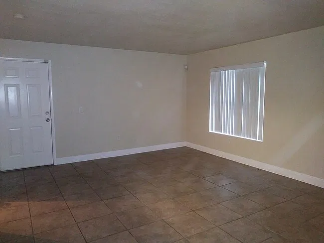 3 bed, 1200 sqft, $2,000 — Photo 3