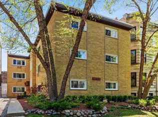 1437 W Belle Plaine Ave APT 3, Chicago, IL 60613