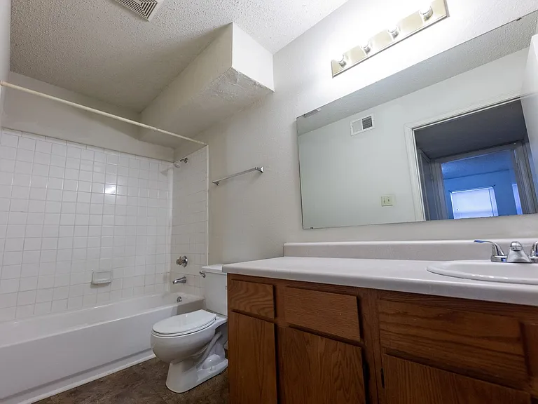 Marina Apartments — Photo 19