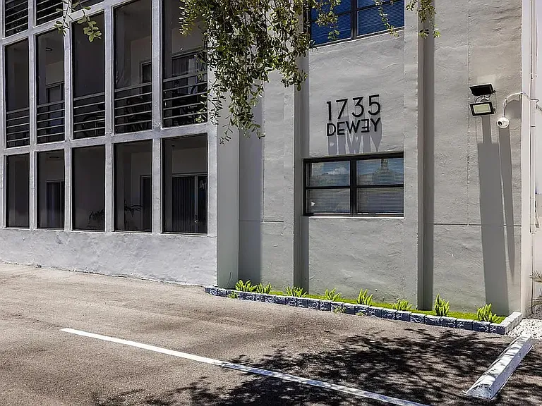 1735 Dewey St #106 — Photo 2