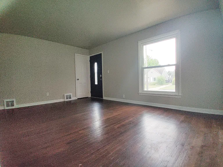 12605 Shady Oak Blvd — Photo 4