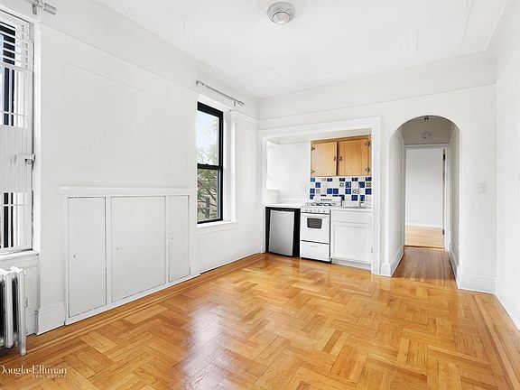 3rd image of 232 6th St #6D
