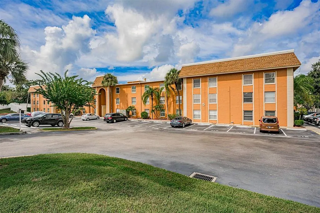 1 bed, 1.0 bath, 747 sqft, $1,850 — Photo 2