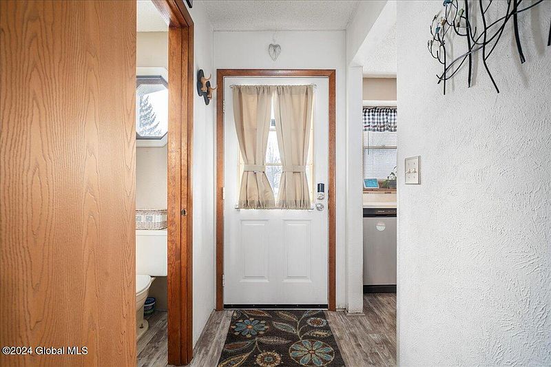 3rd image of 6 Bennington Way