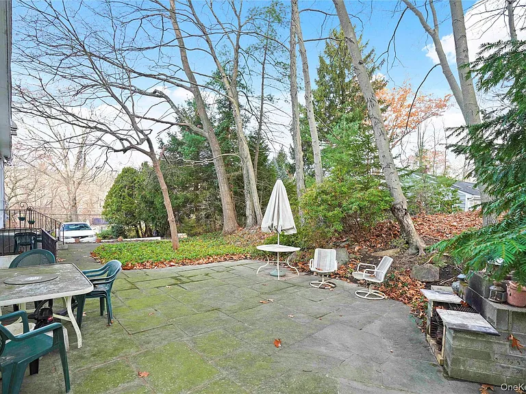28 Sprain Valley Rd — Photo 22