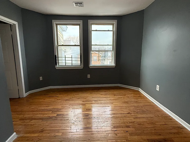 374 Badger Ave #3L — Photo 6