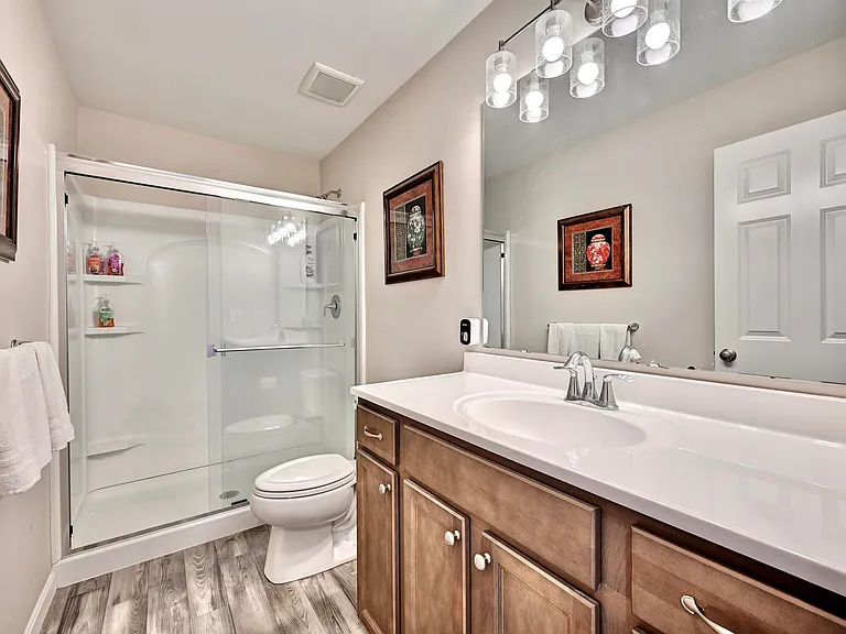 2nd Level Full Bath