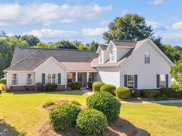 123 Berry Hill Ln, Hoschton, GA 30548