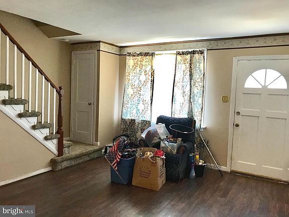3rd image of 4639 Weymouth St