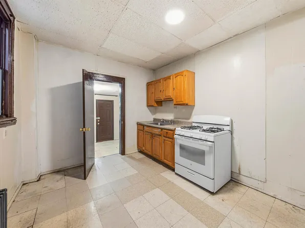 73 Virginia Avenue image 8 of 28