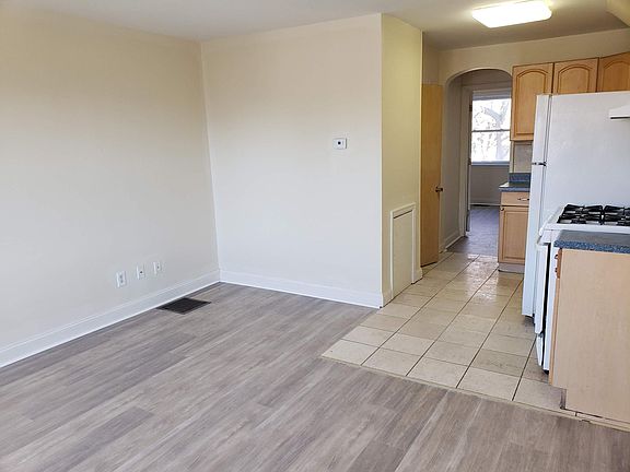 3rd image of 4903 Schuyler St #1