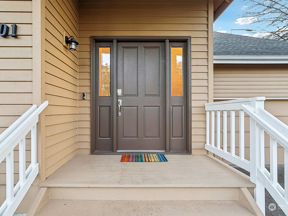 8350 Sumanee Place NE, Bainbridge Island — Leah Applewhite