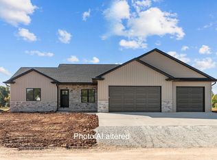 W5765 Roundstone Pl, Menasha, WI 54952