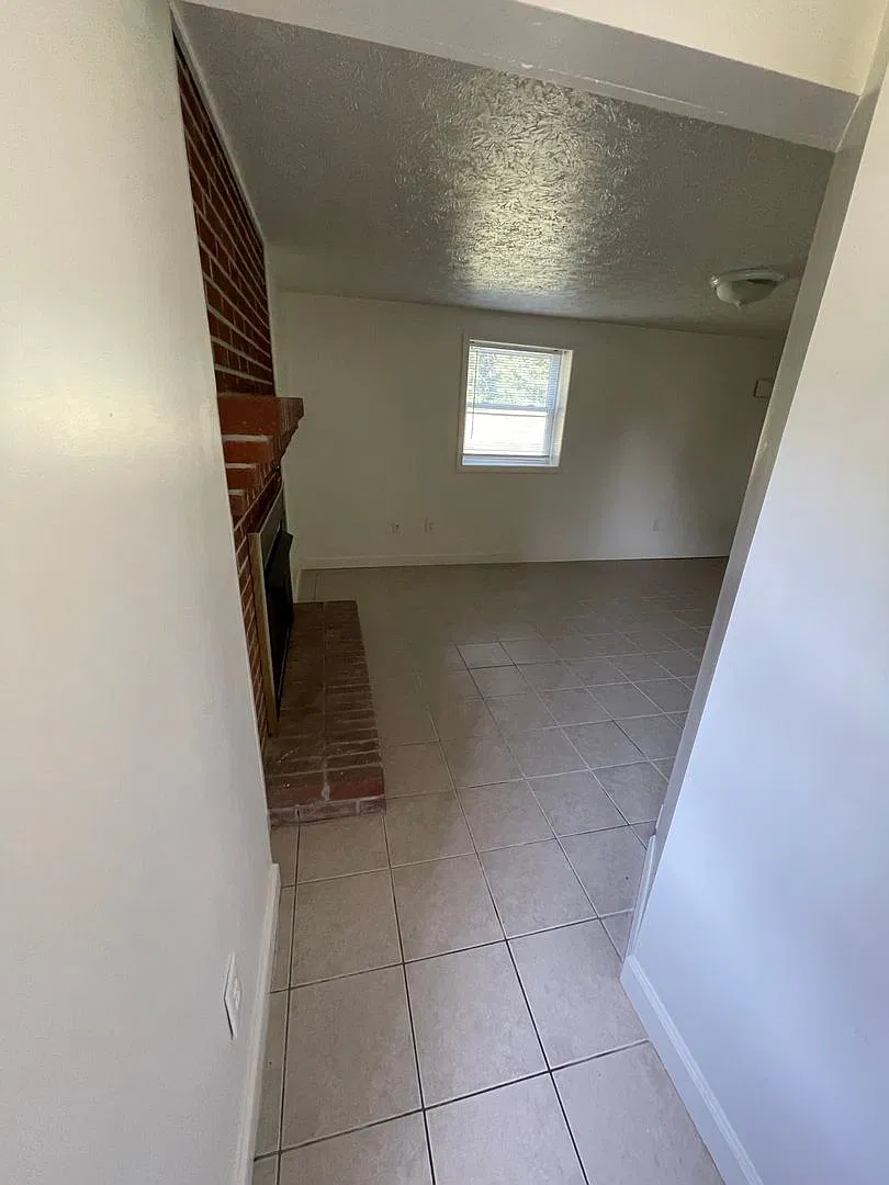 3300 Farmview Dr. — Photo 4