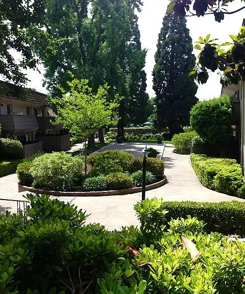 Hacienda Apartments — Photo 1