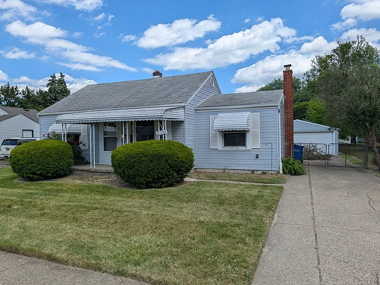 24894 Marigold Ave — Photo 1