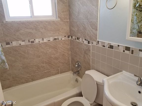 5th image of 10107 Douglas Ct