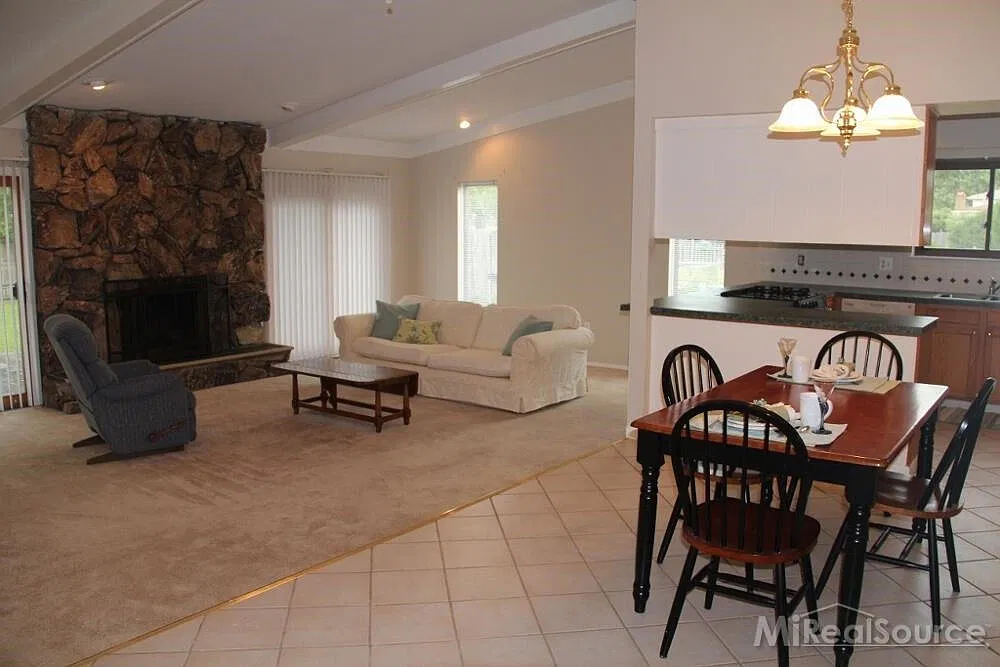 3 bed, 2.0 bath, 1625 sqft, $2,700 — Photo 4